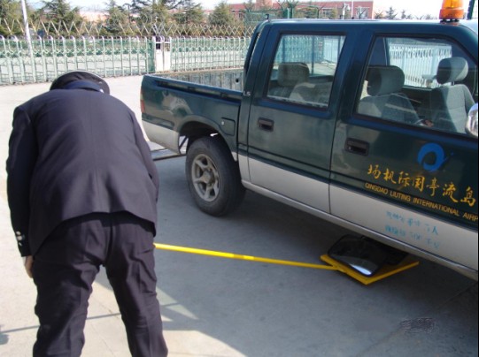 國產(chǎn)及進口車底檢查鏡和車輛底盤檢查系統(tǒng)是一回事嗎？