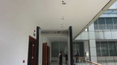安檢門怎么工作？靠什么原理？